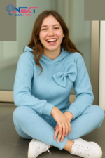 ⁦طقم بناتي مضلع قطعتين مع فيونكة أنيقة⁩ - الصورة ⁦7⁩