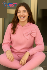 ⁦طقم بناتي مضلع قطعتين مع فيونكة أنيقة⁩ - الصورة ⁦2⁩