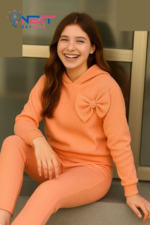 ⁦طقم بناتي مضلع قطعتين مع فيونكة أنيقة⁩ - الصورة ⁦4⁩